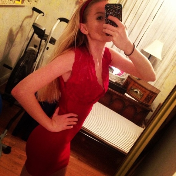 Red lace Bebe mini dress - Picture 2 of 3